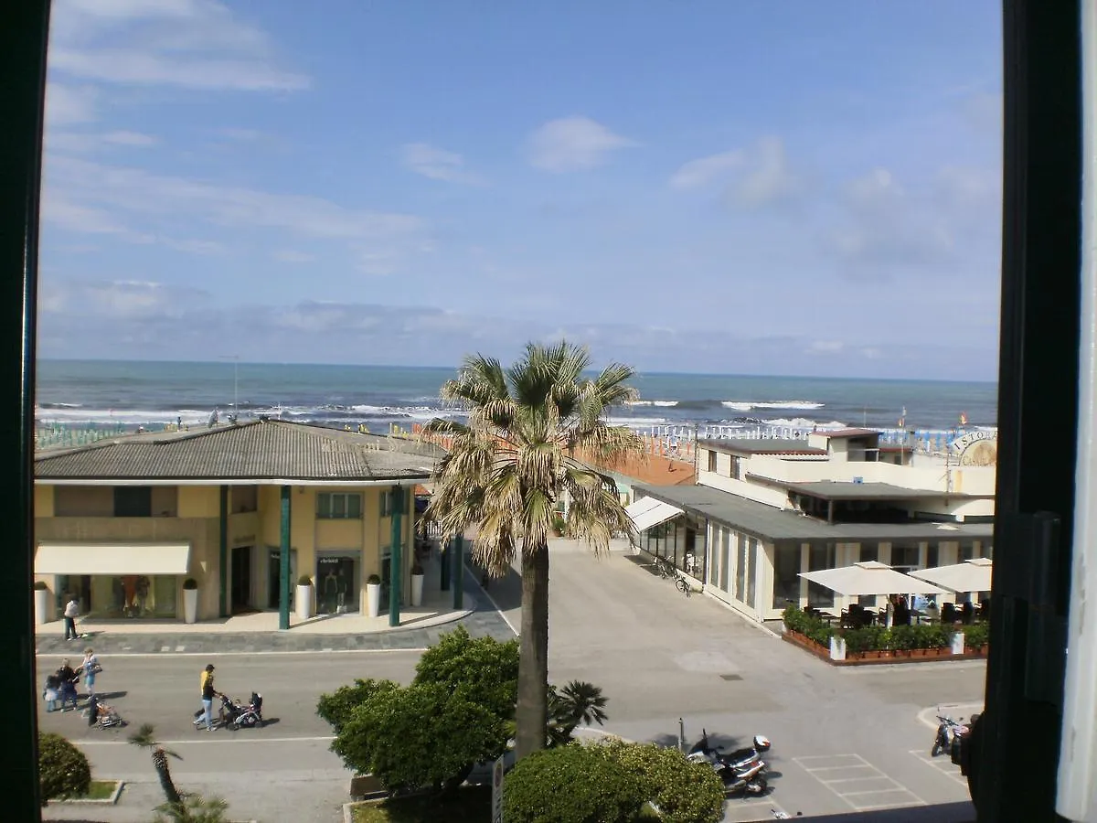 Hotel Ambra Viareggio 2*,