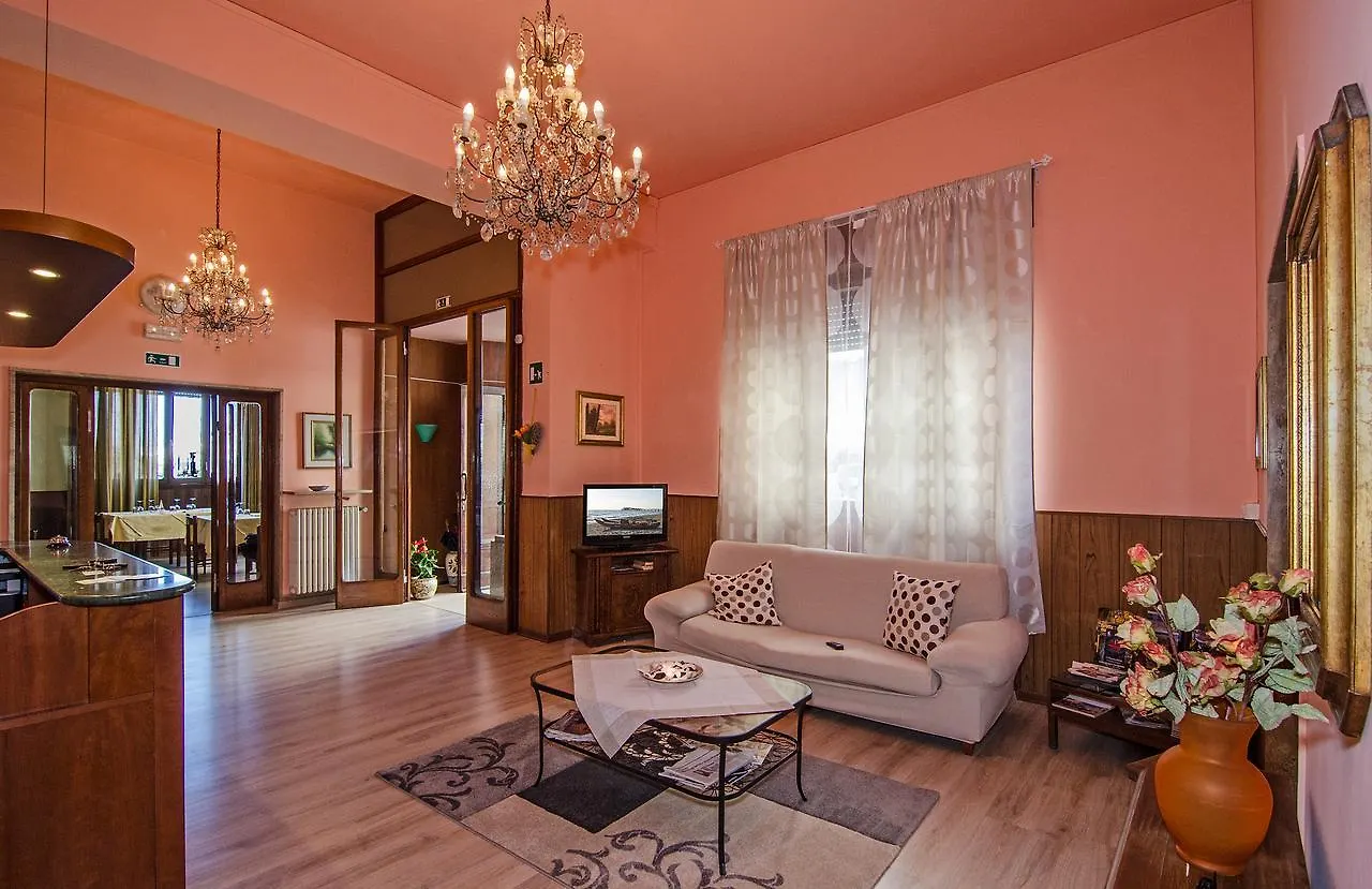 Hotel Ambra Viareggio 2*,